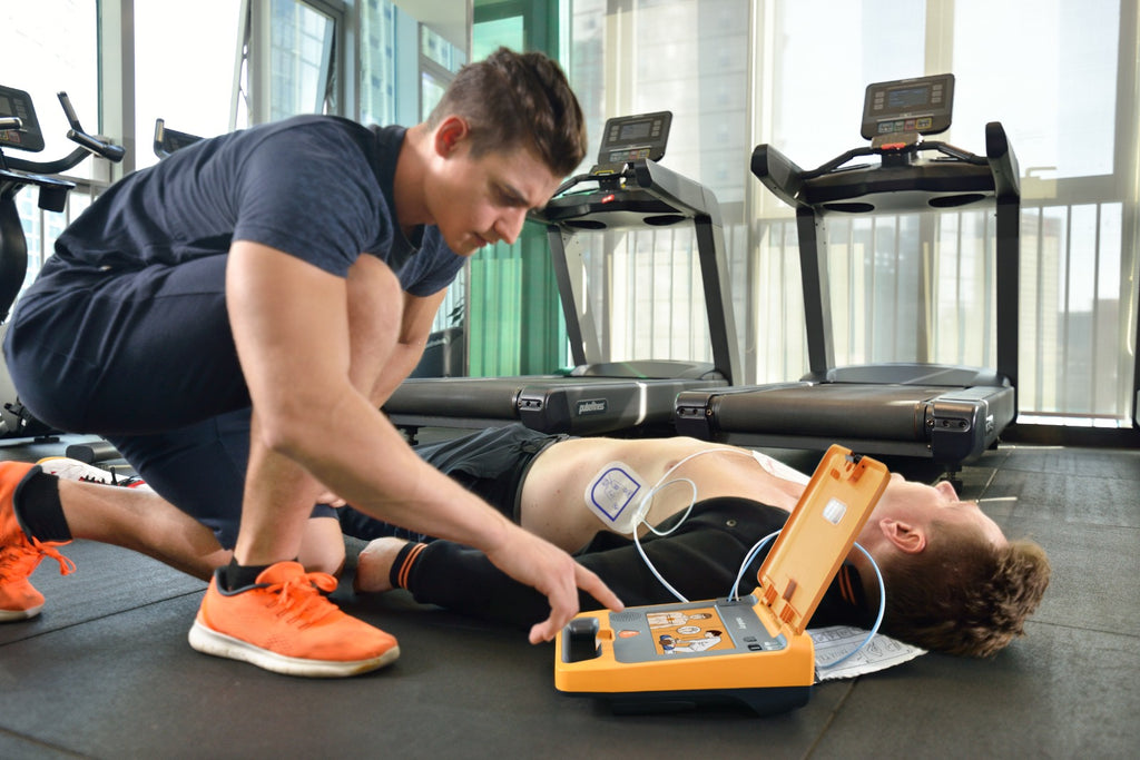 SE FORME EN PREMIERS SECOURS CES COLLABORATEUR